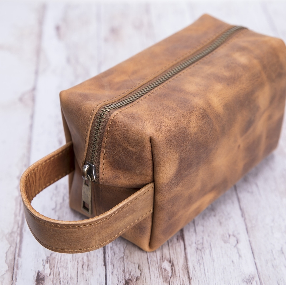 Med • Premium Leather Dopp Kit Makeup Bag Brown - Picture 3 of 8